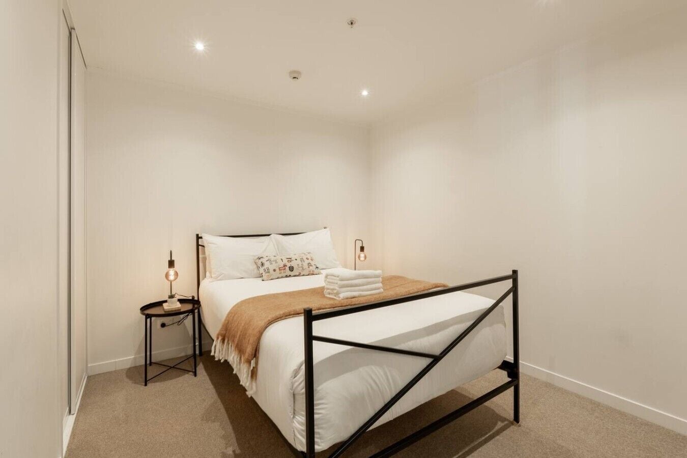 2 bedrooms, WiFi (free), bed sheets