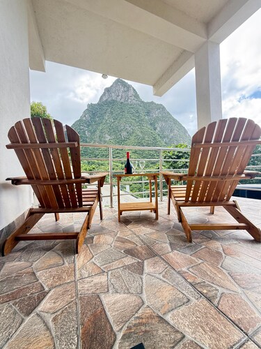 Tranquil & private 1-bedroom apartment with AC in charming Soufrière