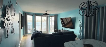 Modern city & water view 1-bedroom apartment with AC. 4 blocks from T/ beach