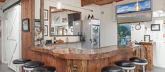 Two Bedroom Queen Suit- Historic Lodge on the North Umpqua River