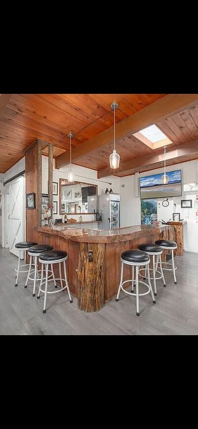 Two Bedroom Queen Suit- Historic Lodge on the North Umpqua River