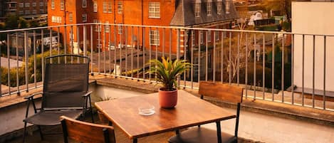 تناول الطعام بالخارج