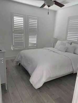 Iron/ironing board, bed sheets - Cozy 2-bedroom house in tranquil Marco Island with AC (Marco Island)