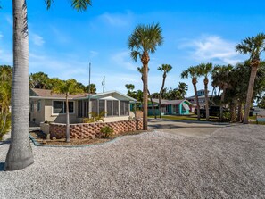 Unclassified image, 3 of 19, button - Robyn's Nest - 2 Bedroom 2 Bathroom Beach Home (Englewood)
