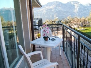 Outdoor dining - Apartment Blue by Interhome (Albisano)