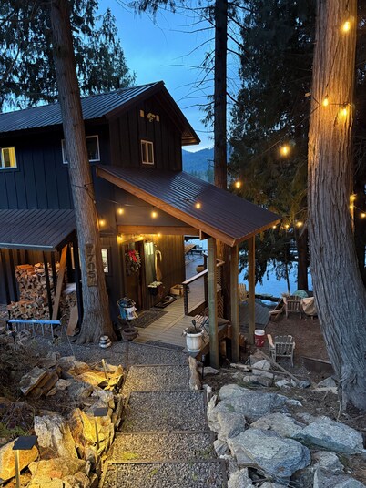 Lake Front Adorable Cabin Retreat With Yurt Tent on Twin Lakes ID