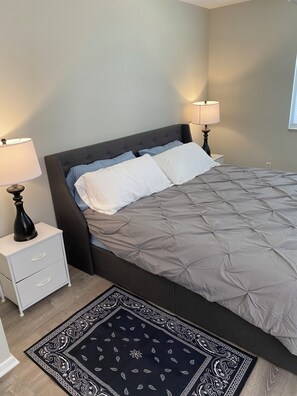 Room - Gorgeous 2-bedroom condo with AC in vibrant Minneapolis (Minneapolis)