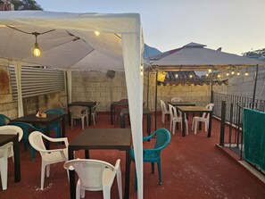 Outdoor dining - Hotel y restaurante pura vida (Antigua Guatemala)