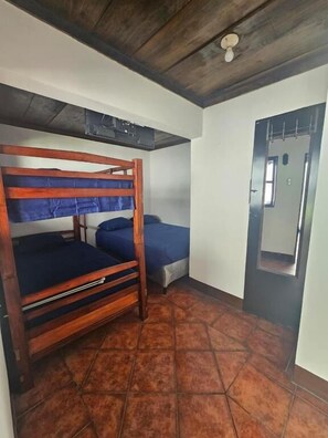 Kamar Quadruple Keluarga