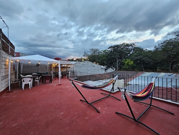 Outdoor dining - Hotel y restaurante pura vida (Antigua Guatemala)