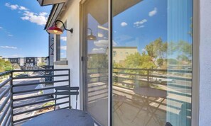 Terrace/patio - Nice 2-bedroom condo with AC in charming Chandler (Chandler)