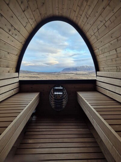 Luxury 2026 Cabin w/ Sauna, Jacuzzi & Amazing Views – Sleeps 10