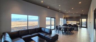 Luxury 2026 Cabin w/ Sauna, Jacuzzi & Amazing Views – Sleeps 10