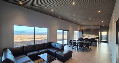 Luxury 2026 Cabin w/ Sauna, Jacuzzi & Amazing Views – Sleeps 10