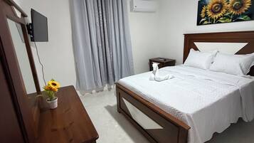 Iron/ironing board, WiFi, bed sheets