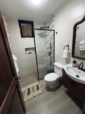 Towels, soap, toilet paper - El Rinconcito de la Tranquilidad 3BR (Santiago de los Caballeros)
