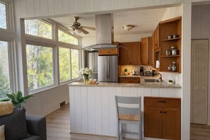 Private kitchen - Adorable 1-bedroom 1.5 bath house with Hot tub in charming Tryon (Tryon)