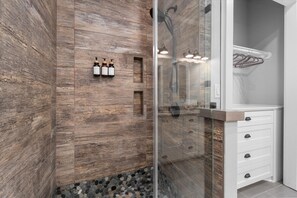 Shower, hair dryer, towels - Beachfront Retreat Sleeps 30 with Swim Spa, Fire Pit and Putt-Putt (Bolivar Peninsula)