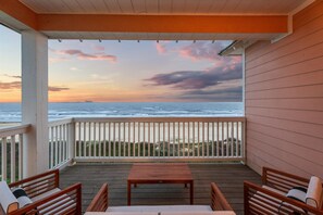 Property grounds - Beachfront Retreat Sleeps 30 with Swim Spa, Fire Pit and Putt-Putt (Bolivar Peninsula)