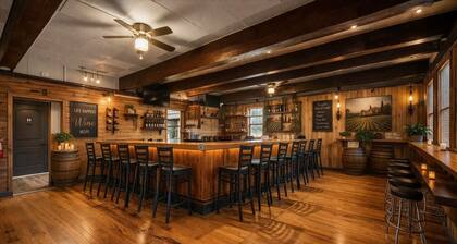 Saratoga Vineyard + Private Golf Course + Tavern - Sleeps 25