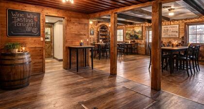 Saratoga Vineyard + Private Golf Course + Tavern - Sleeps 25