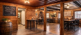 Saratoga Vineyard + Private Golf Course + Tavern - Sleeps 25