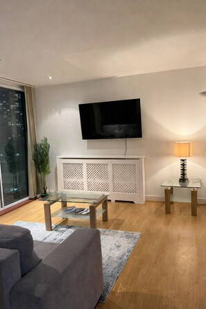 Interior - Luxury 2 bed Apt Canary Wharf (London)