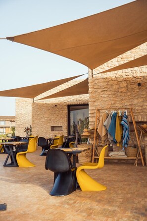 Outdoor dining - Baberrih (Moulay Bouzarqtoune)