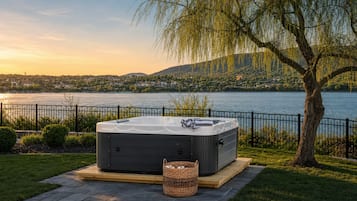 Bañera de hidromasaje al aire libre