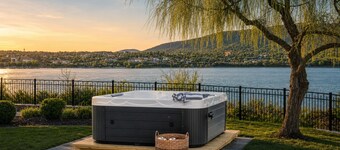River Views & Hot Tub | Riverview on Washington