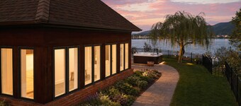 River Views & Hot Tub | Riverview on Washington