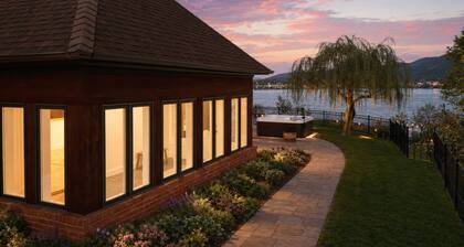 River Views & Hot Tub | Artisan on Washington