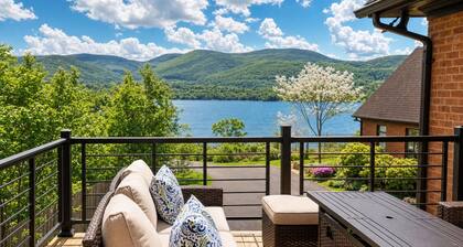 River Views & Deck | River Suite on Washington