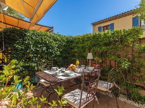 Outdoor dining - Les Migraniers 2 by Interhome (Grimaud)
