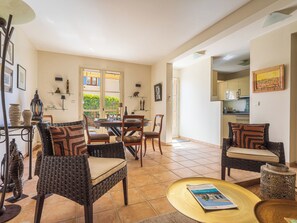 TV - Les Migraniers 2 by Interhome (Grimaud)