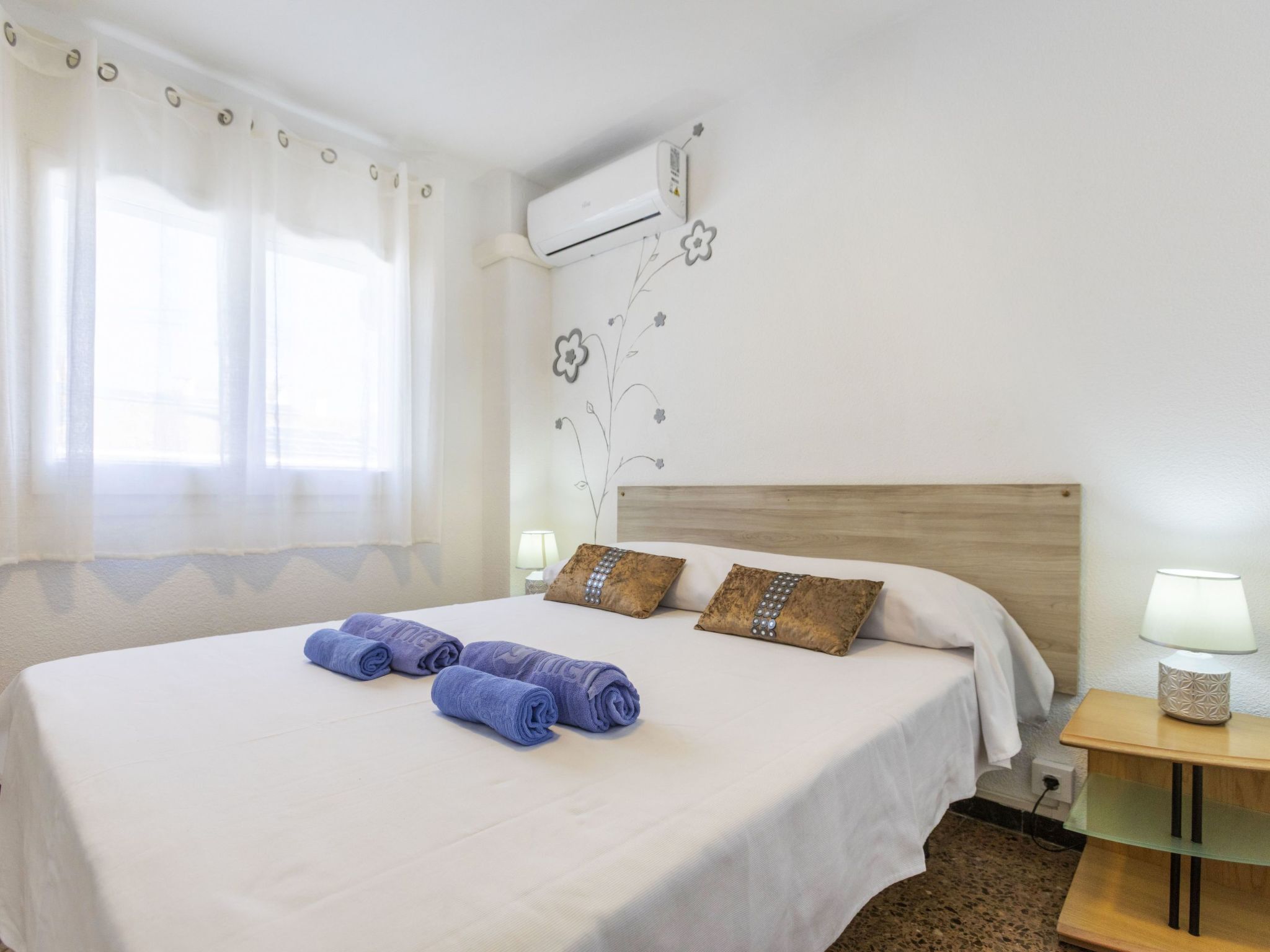 5 slaapkamers, een bureau, internet