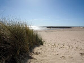 Beach nearby - Les Tilleuls by Interhome (La Bernerie-en Retz)