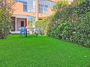 Outdoor dining - Résidence Les Sangliers by Interhome (Saint-Raphaël)