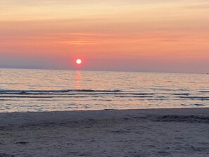 Beach - Sauble Beach Birchwood Cottage
5 min walk to the beach & 10 min walk to strip (Sauble Beach)