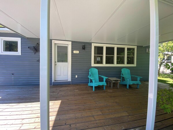 Unclassified image, 1 of 10, button - Sauble Beach Birchwood Cottage
5 min walk to the beach & 10 min walk to strip (Sauble Beach)