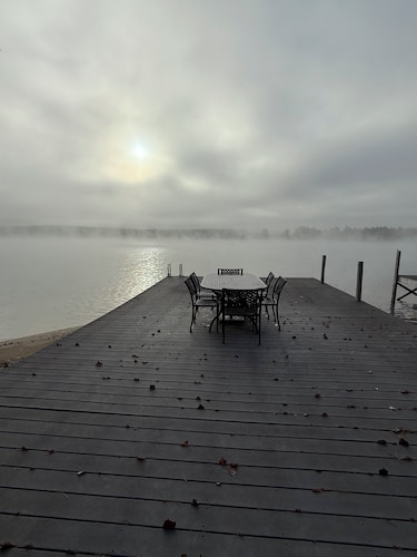 Quaint 2-bedroom house overlooking Lake Winnipesaukee in welcoming Gilford