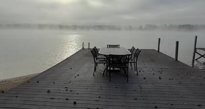 Quaint 2-bedroom house overlooking Lake Winnipesaukee in welcoming Gilford