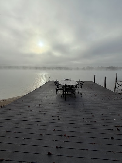 Quaint 2-bedroom house overlooking Lake Winnipesaukee in welcoming Gilford