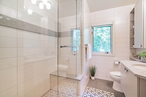 Elegant Luxury Villa in Town of Mount Royal – Prestigious Montreal Living