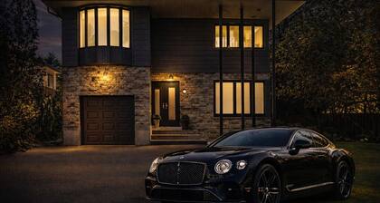 Elegant Luxury Villa in Town of Mount Royal – Prestigious Montreal Living