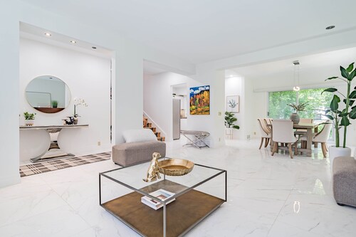 Elegant Luxury Villa in Town of Mount Royal – Prestigious Montreal Living