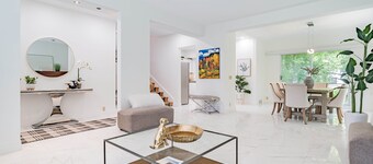 Elegant Luxury Villa in Town of Mount Royal – Prestigious Montreal Living