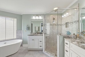 Shower, hair dryer, towels, soap - Mayor's Oceanfront Penthouse 4BR w/Elevator in Carolina Beach (Carolina Beach)