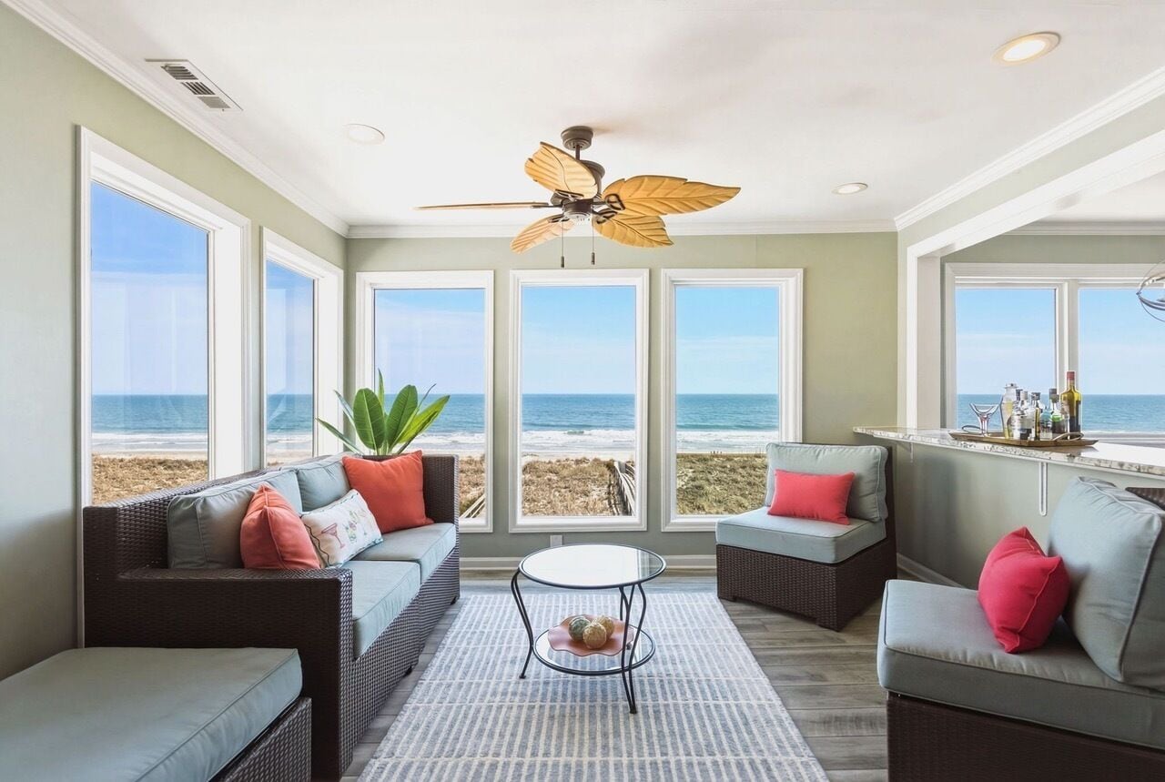 Smart TV, fireplace, books, stereo