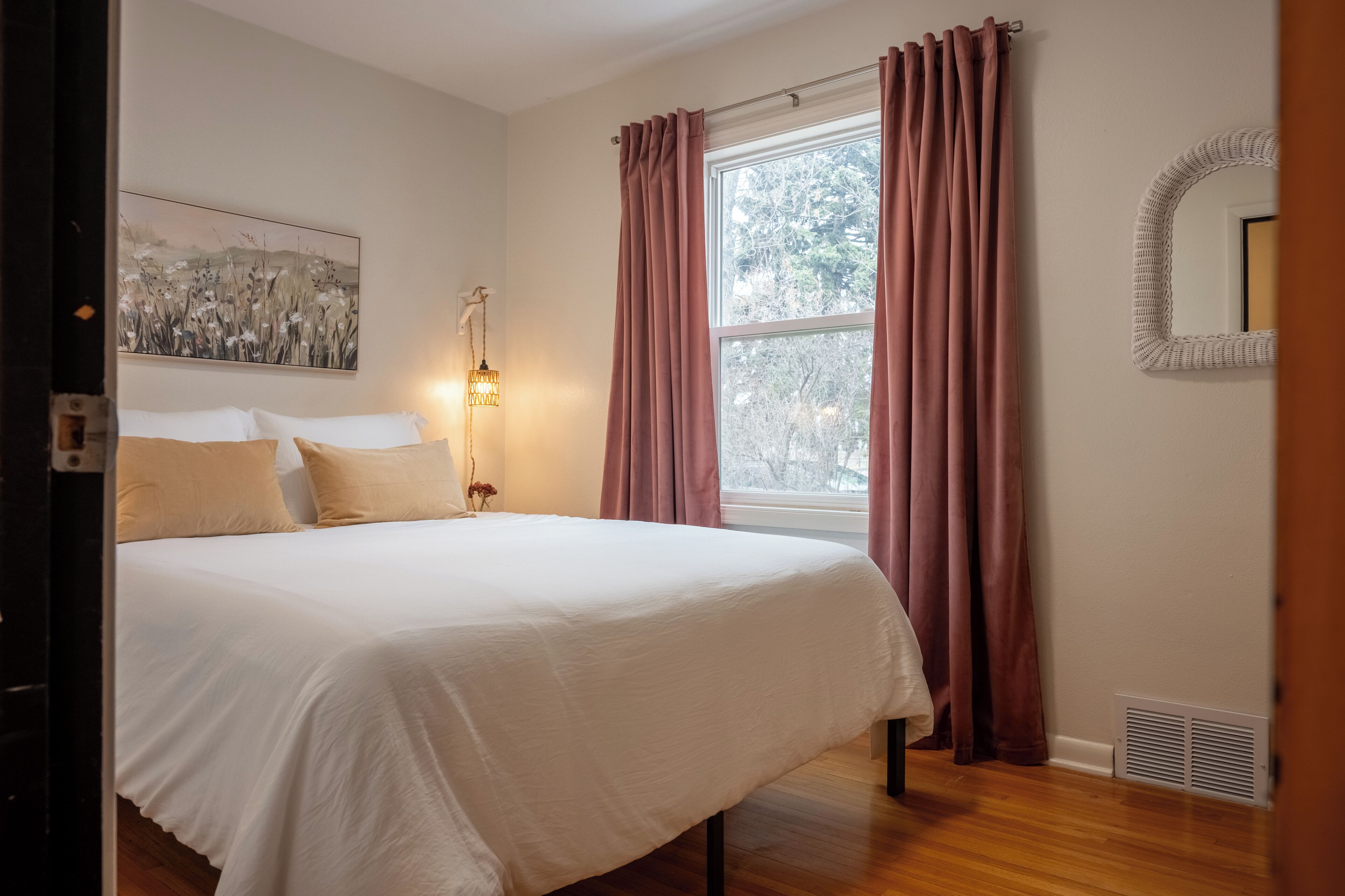 4 chambres, fer et planche à repasser, Wi-Fi, draps fournis